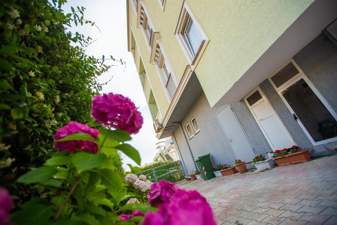 Velipoja Apartments Luaran gambar
